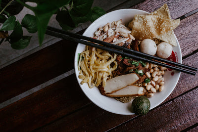 Cómo usar los accesorios para la comida oriental